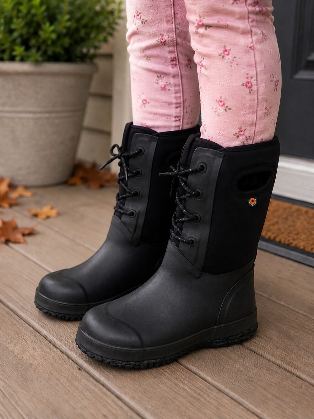 Bogs Amanda II waterproof boots sleek black lace-up design neoprene shaft Size 4